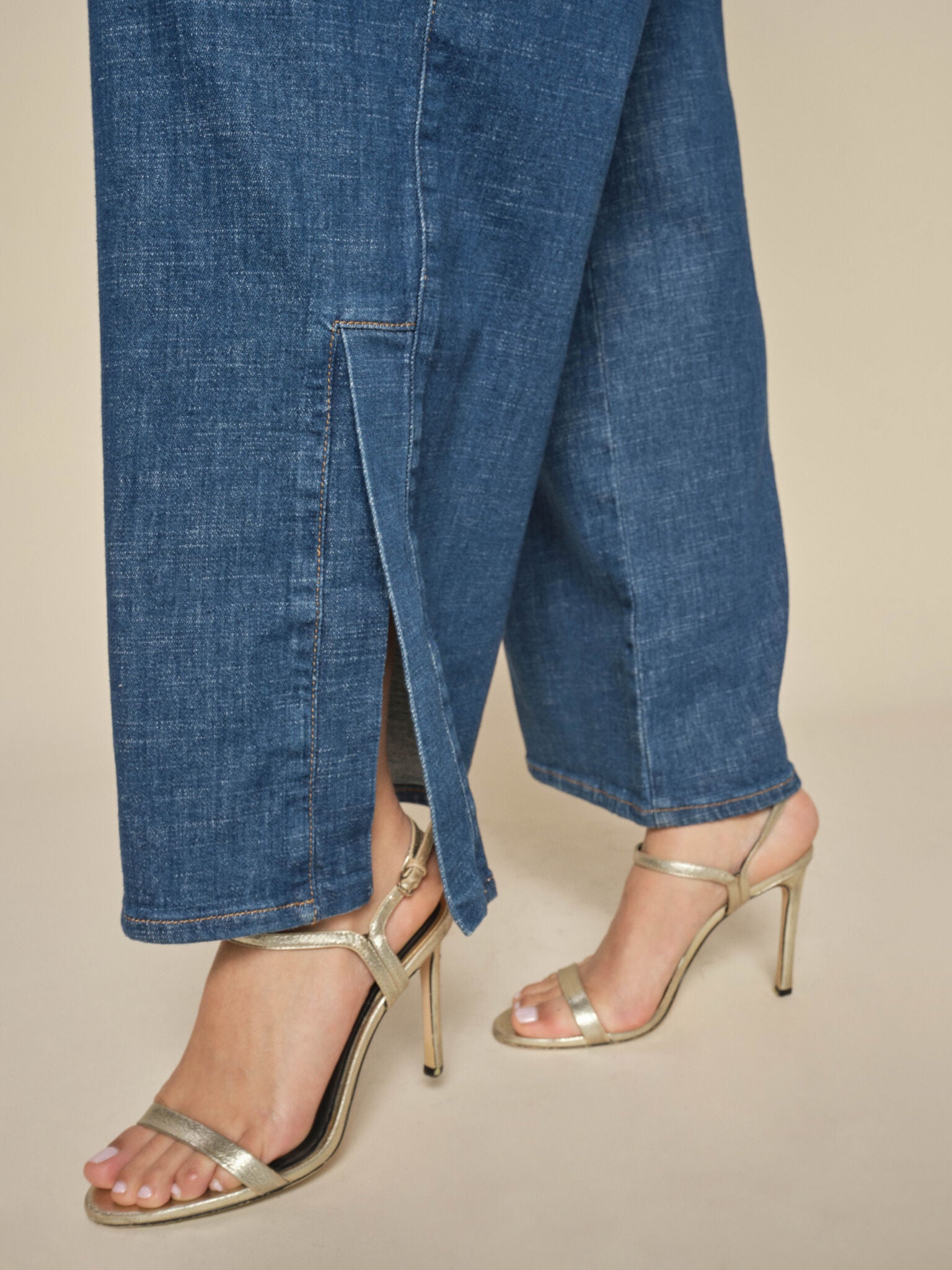 Modelshot / Dark Blue / Detail